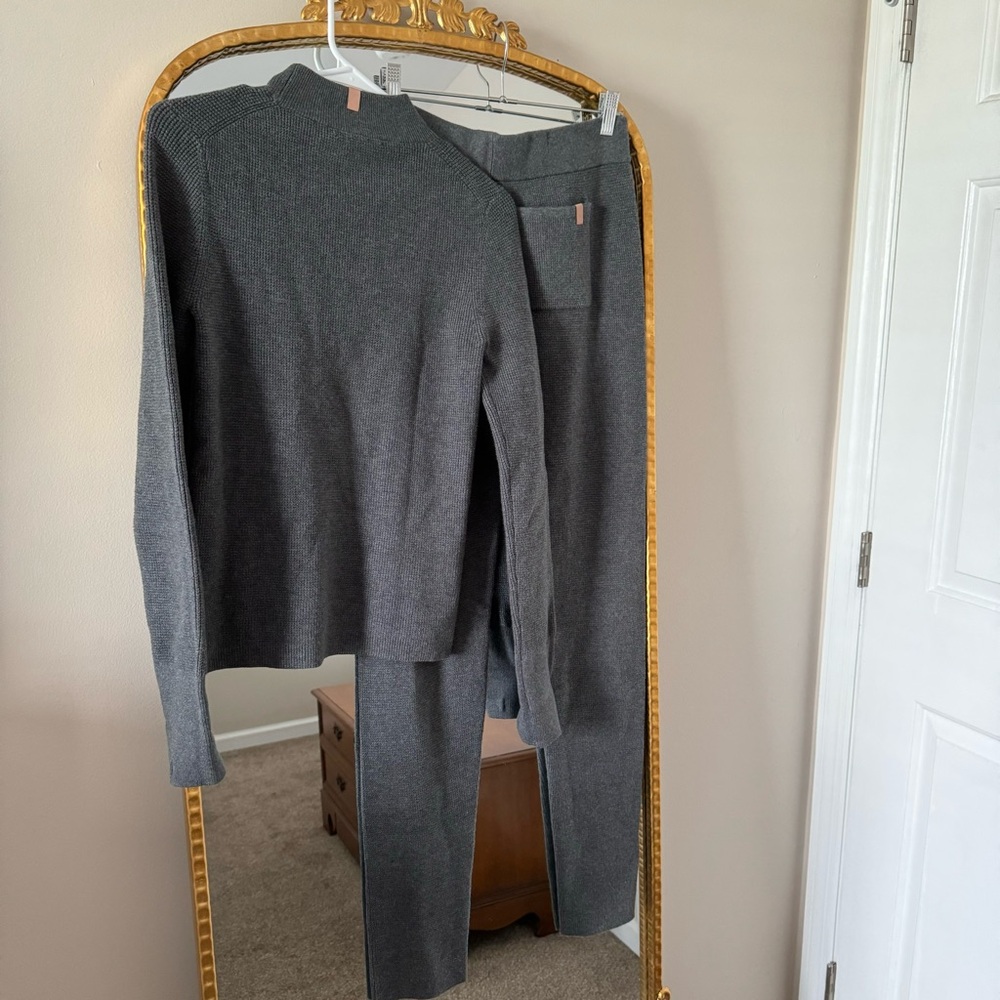 Lunya Gray Women's Sweater Set - Picture 6 of 6